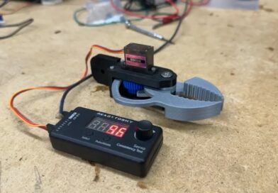 Servo motor gestuurde robot arm